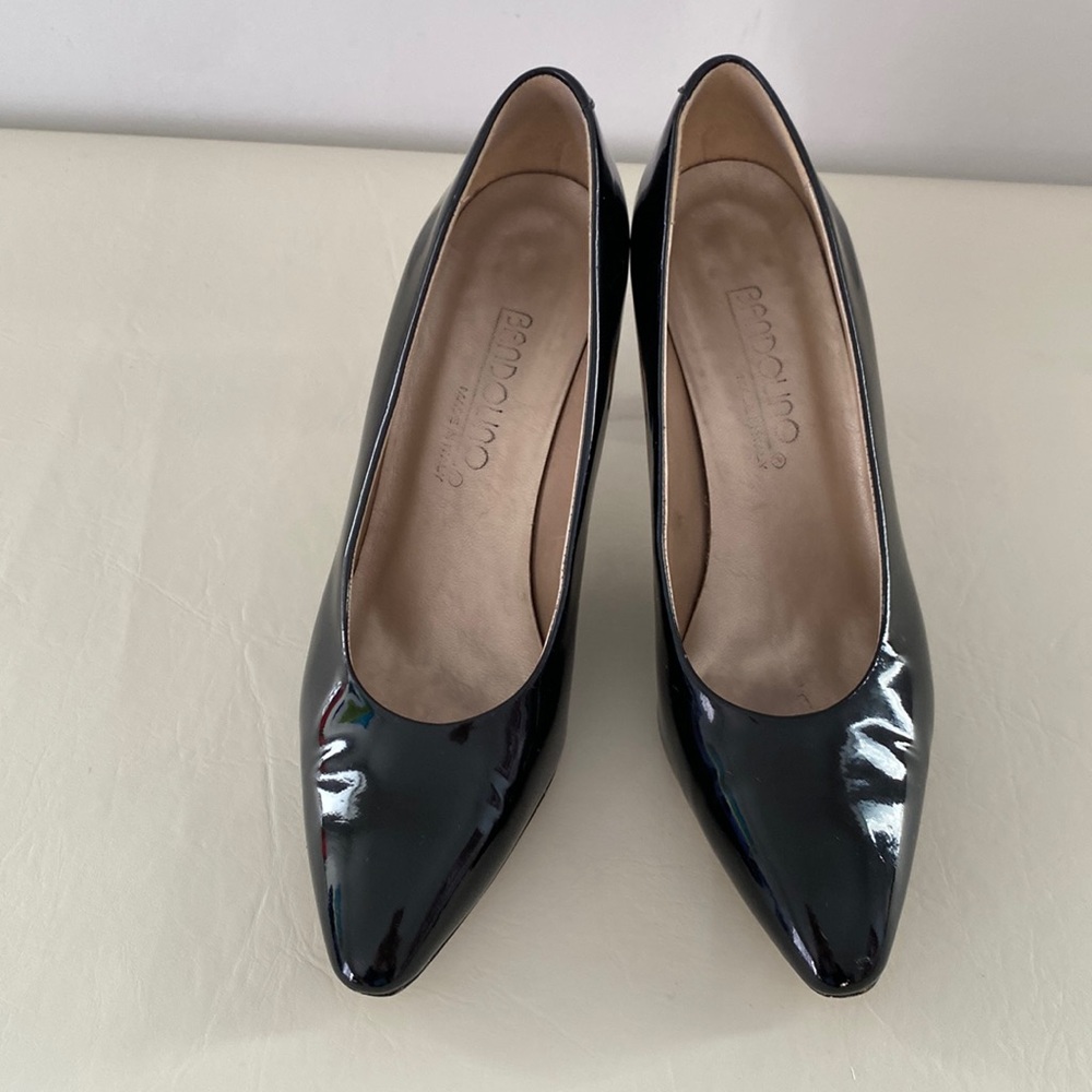 Bandolino black patent heels. Made In Italy. Size 7M.